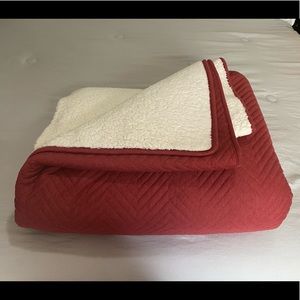 Reversible King Blanket with 2 matching shams